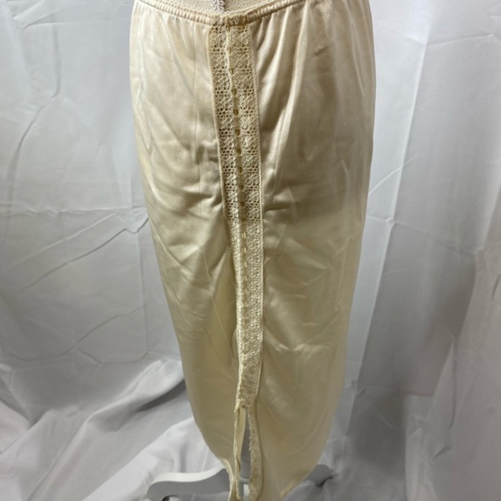 Visions vintage half slip. Beige size small